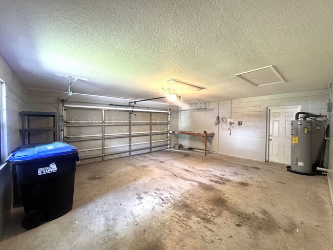 Building Photo - 5130 Sun Palm Dr