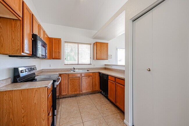 Building Photo - 1850 N 84th Ln