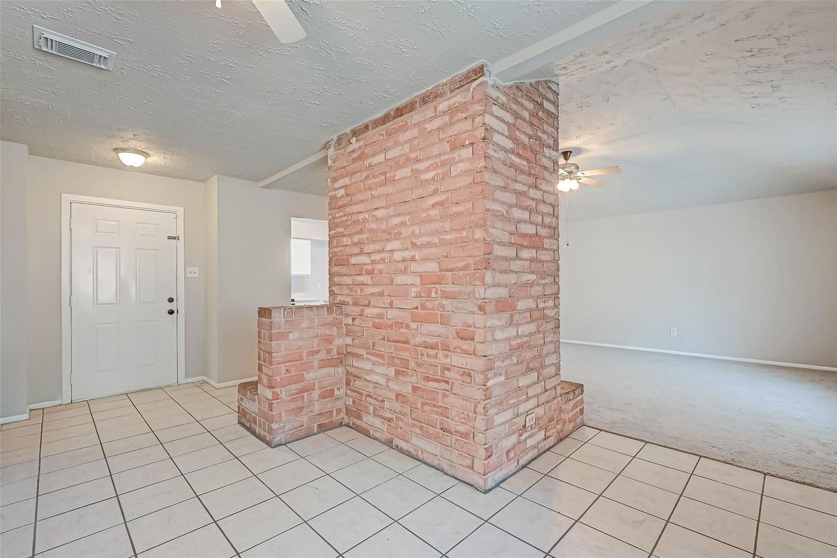 Building Photo - 24130 Silversmith Ln