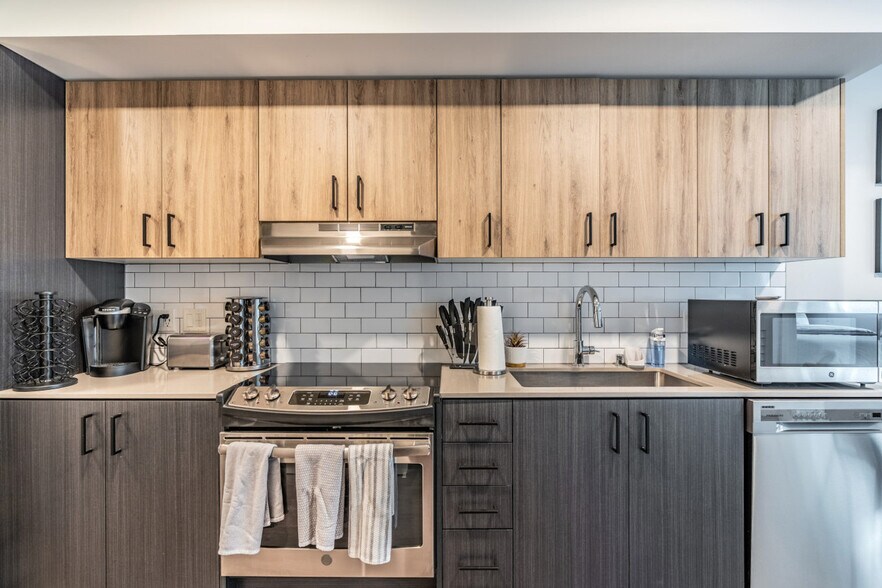 Building Photo - 320 Queen Anne Ave N