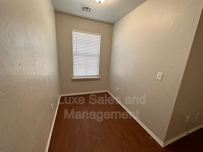 Building Photo - 1840 Casitas Cir