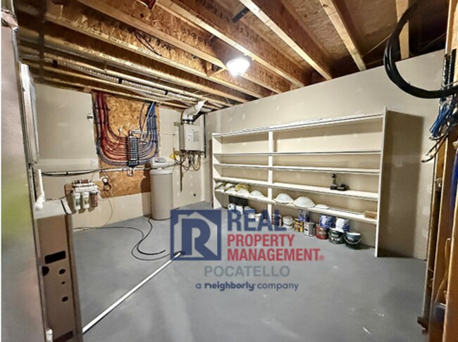 Building Photo - 13355 N Dekay Rd
