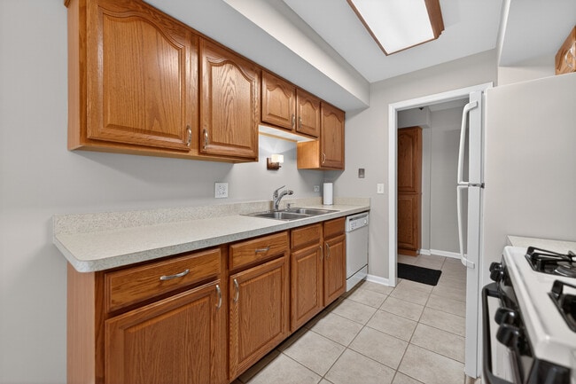 Building Photo - 212 Amherst Ct