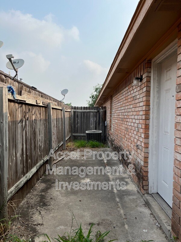 Building Photo - 2003 Villa Linda Ave