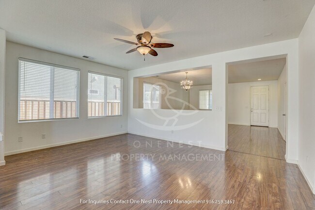 Building Photo - 3 bedroom, 2 bathroom Charming Plumas Lake...