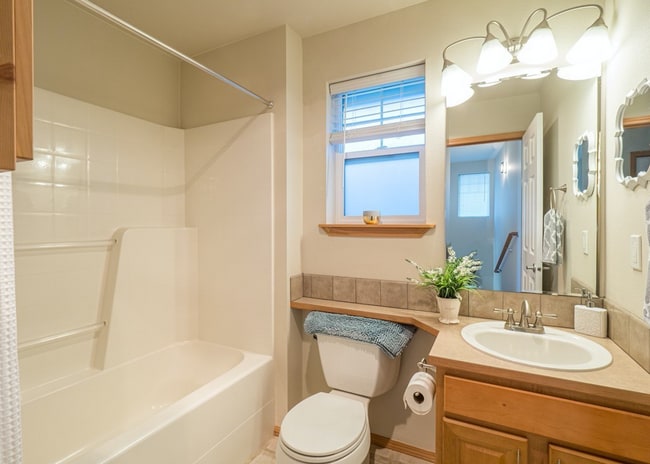 Building Photo - Bright and Modern 3bed Home in Perfect Location