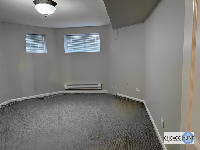 Building Photo - 4877 N Ashland Ave