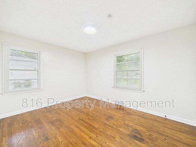 Building Photo - 6000 Longview Rd