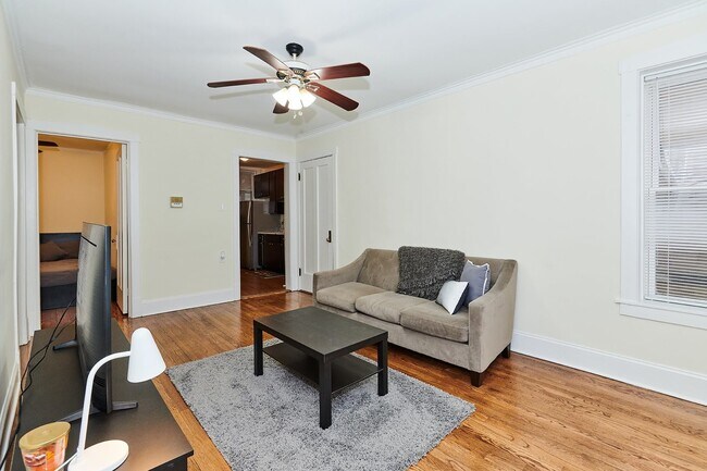 Building Photo - 2536 W Thorndale Ave