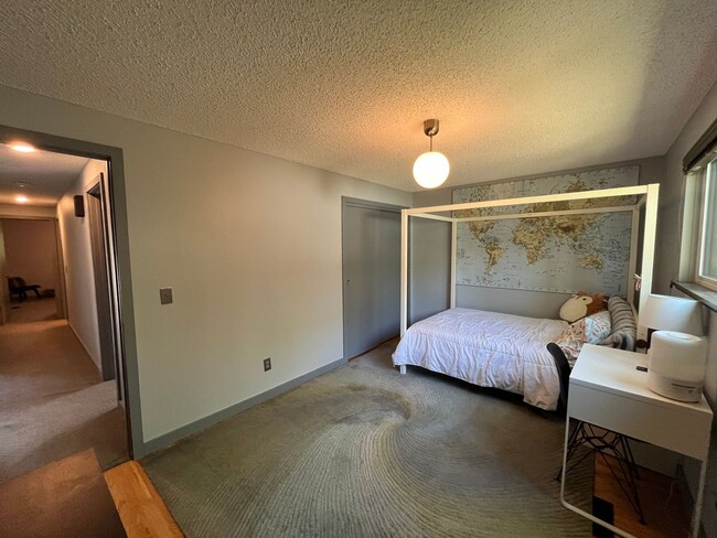Building Photo - Midcentury modern 4-bedroom, 3-bathroom ho...