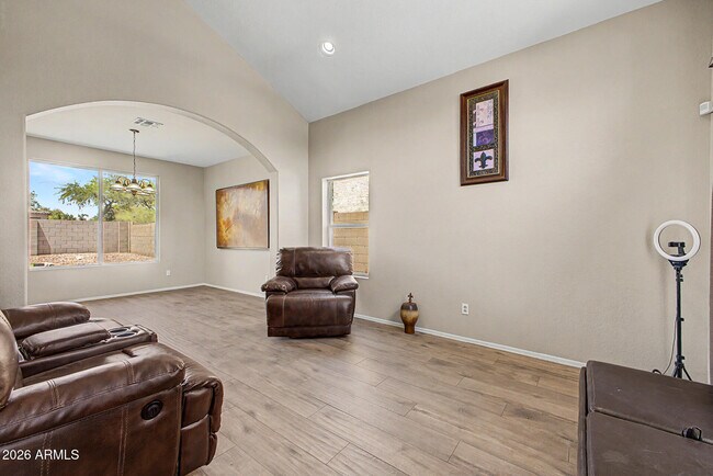 Building Photo - 4518 E Rowel Rd