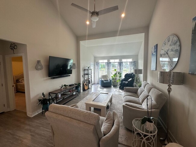 Building Photo - Townhouse in Sunset Glen