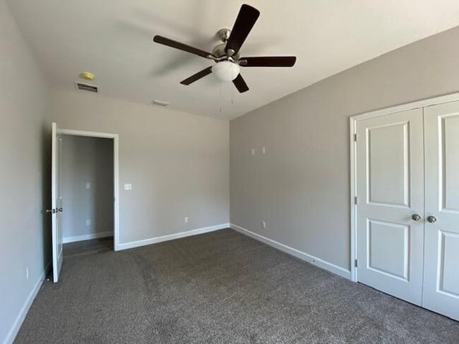 Building Photo - 3 Bedroom Brick Home with Modern Finishes!