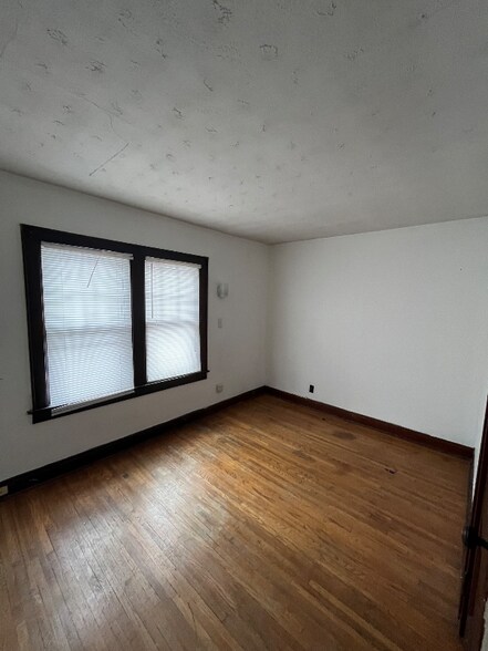 Building Photo - 244-246-246 W Pacemont Rd