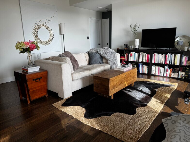 Building Photo - 1107 1st Ave