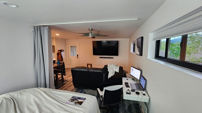 Building Photo - 404 N Rouse Ave