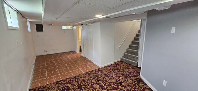 Building Photo - 7335 Maple St