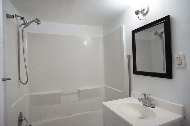 Building Photo - 11402 Cherry Hill Rd