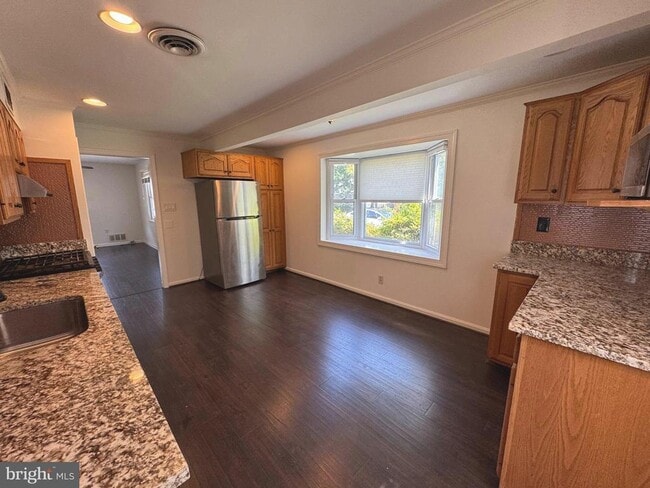 Building Photo - 721 Crabb Ave