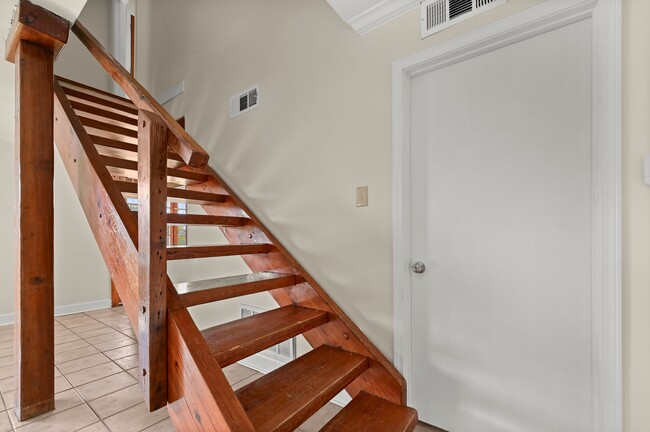 Building Photo - 2662 Brentwood Dr