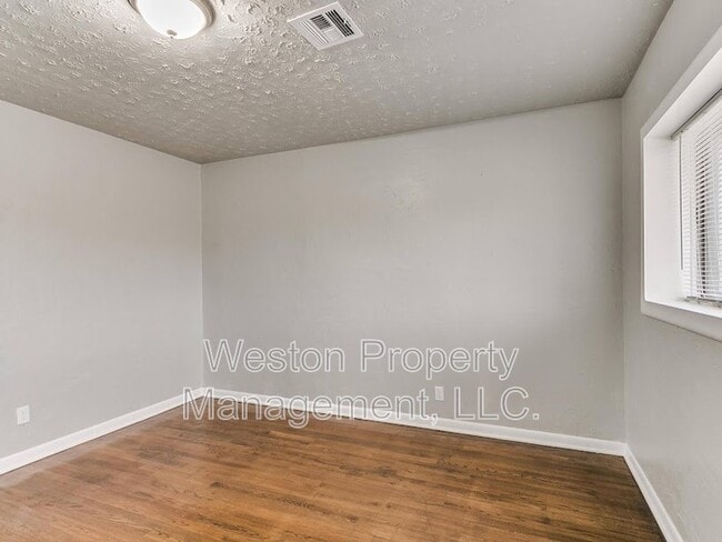 Building Photo - 5721 SE 8th St