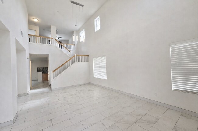 Building Photo - Bright & Spacious Woodland Home with Functional Layout 3 bed/2.5 bath