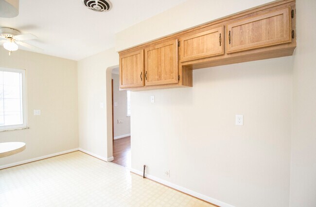 Building Photo - 25 Willamont Rd