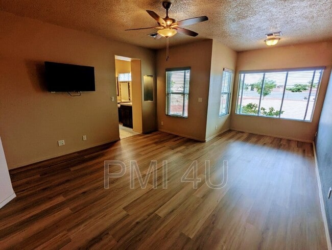 Building Photo - 2317 Garden Rd NE