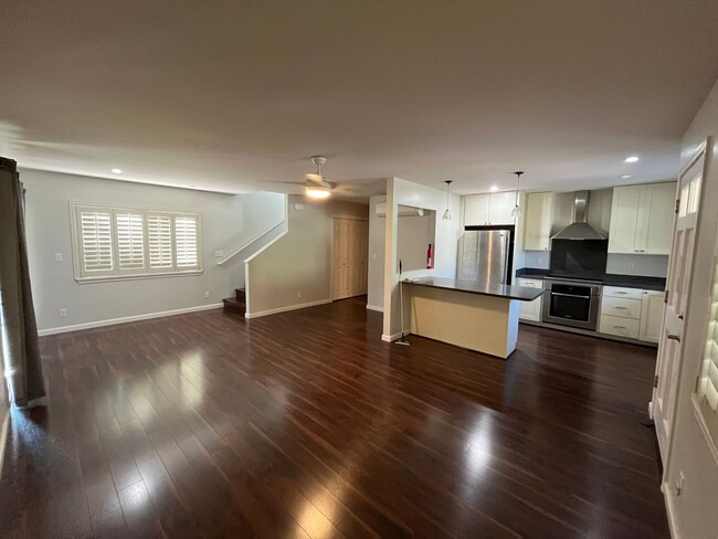 Building Photo - Aina Haina Area - 3 bedroom, 2.5 bath Hous...