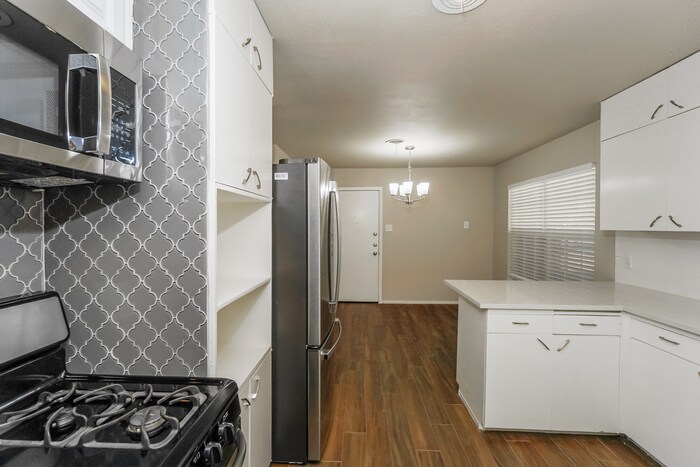 Building Photo - 906 Olney Dr