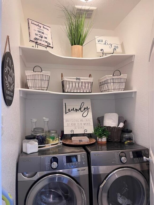 Building Photo - 13805 Renault St