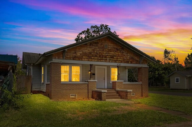 Building Photo - Newly renovated 3 bedroom, 2 bath home wit...