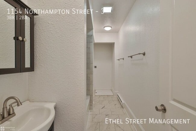 Building Photo - 1154 Northampton St