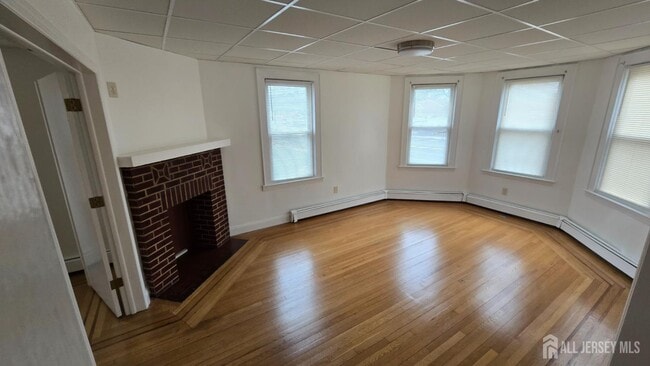 Building Photo - 2304 Woodbridge Ave