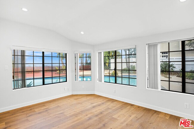 Building Photo - 2254 Stradella Rd