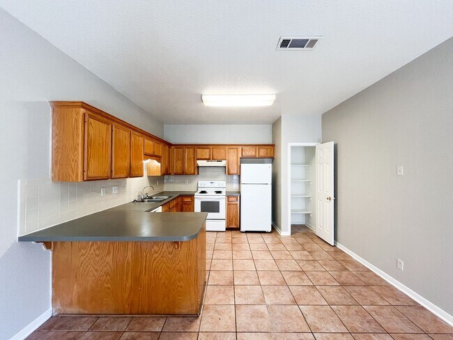Building Photo - 3207 Raven Dr