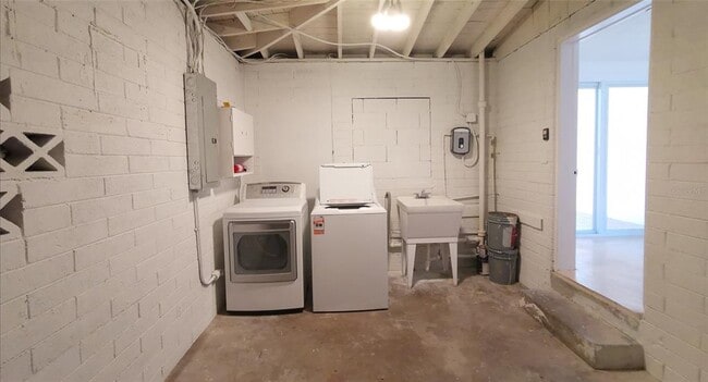 Building Photo - 2314 Buckminster Cir