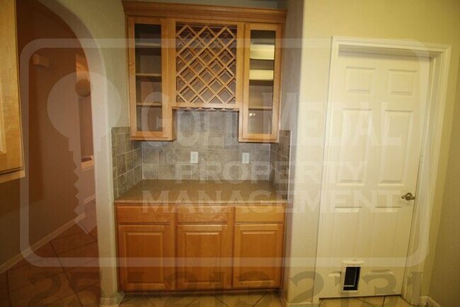 Building Photo - 2908 Tucson Dr