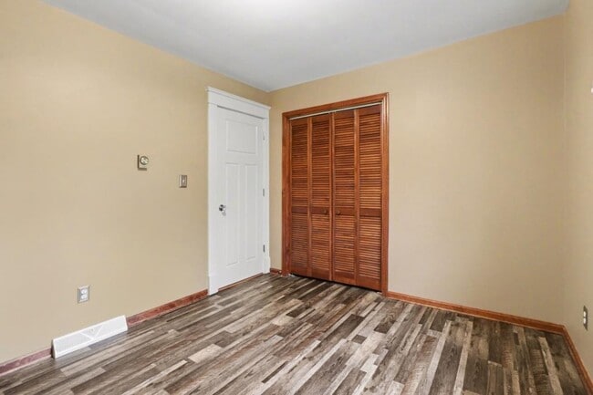 Building Photo - 303 Shed Rd