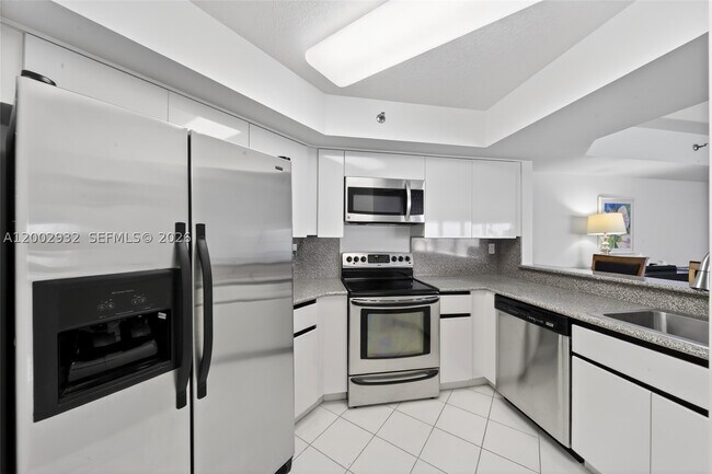 Building Photo - 6767 Collins Ave