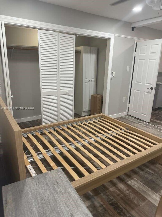 Building Photo - 6837 SW 39th Terrace