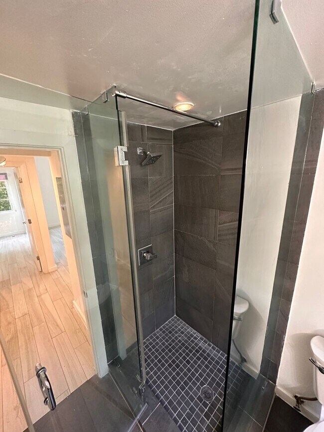 Building Photo - BRAND NEW 1BD APT IN THE HEART OF ART DECO