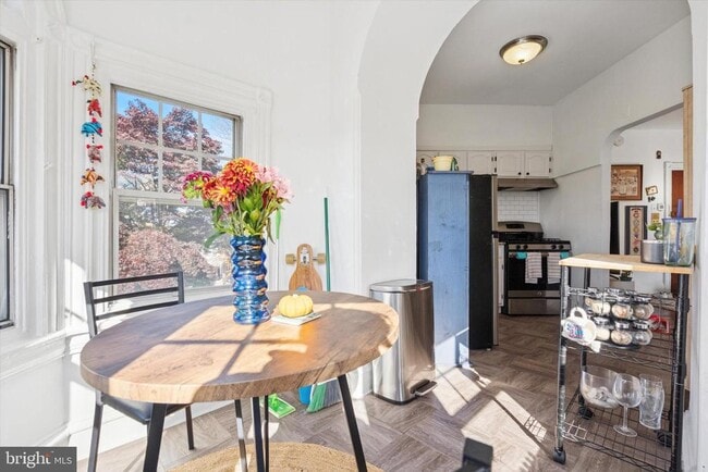 Building Photo - 344 Green Ln