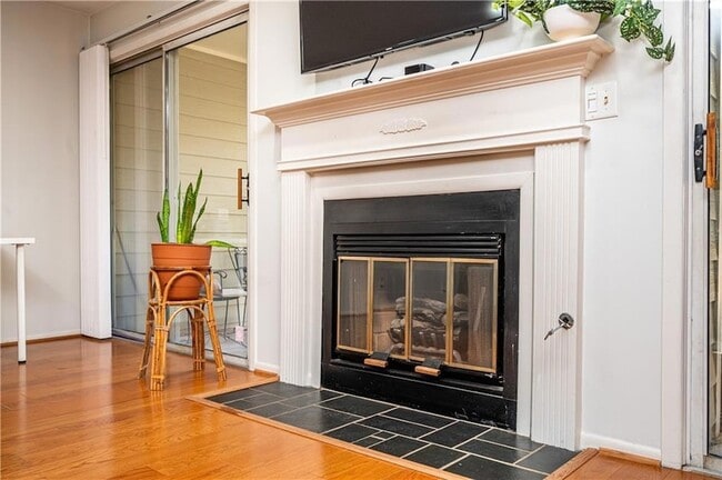 Building Photo - 23 Middleton Ct