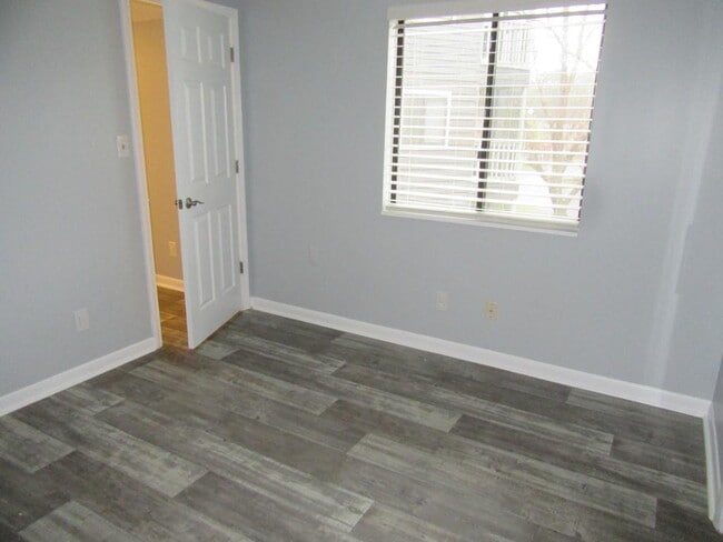 Building Photo - 10174 Beach Dr SW