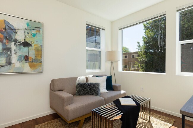 Interior Photo - Vue on Harvard