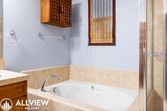 Building Photo - Stunning 3 Bedroom, 2.5 Bath in Sought-After Woodbury Community