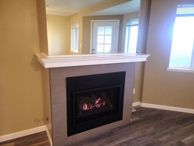 Building Photo - Bayview Townhouse Condo in Blaine with Gar...