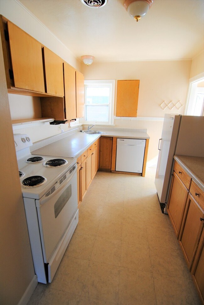 Building Photo - Charming 3 Bedroom, 2 Bath House For Rent!!