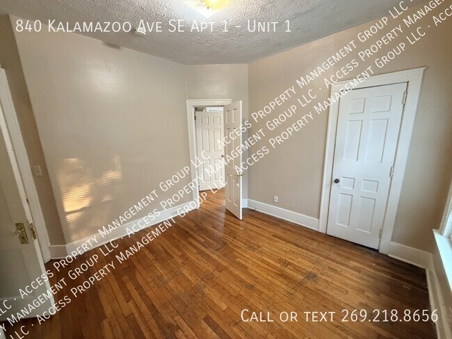 Building Photo - 840 Kalamazoo Ave SE